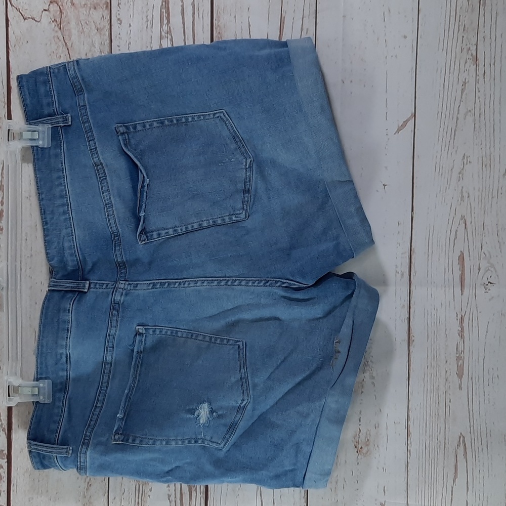 Time And Tru Mid Rise Shorts - Picture 4 of 7